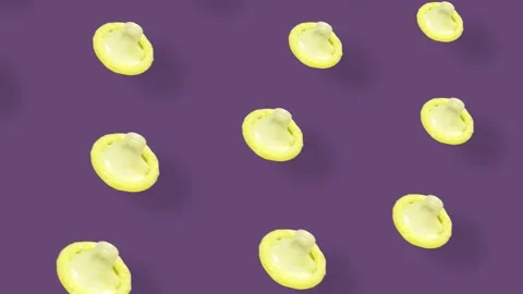 Colorful pattern of condoms on violet background with shadows. Seamless pattern Stock-Footage 167486184