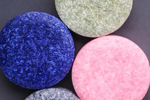 Colorful round solid shampoo bars, zero waste Foto stock
