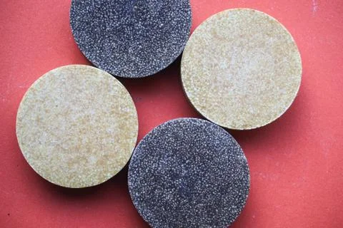 Colorful round solid shampoo bars, zero waste Stock-Fotos