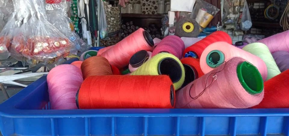 Colorful Sewing Thread Stock-Fotos