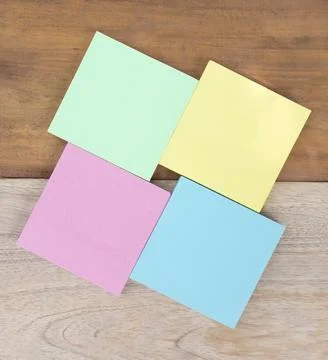 Colorful Sticky Notes on Wooden Table for Planning Foto stock