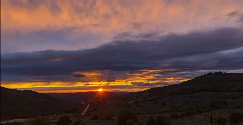 Colorful Sunset behind a Highway in a cloudy evening timelapse 6k 스톡 동영상 140225005