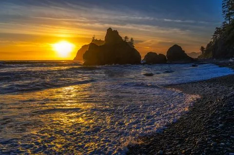 Colorful sunset at Ruby Beach in Olympic National Park, Washington state Fotos de archivo