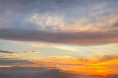 Colorful Sunset Sky With Dramatic Cloud Layers Foto stock