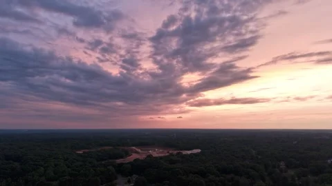 Colorful sunset sky with dramatic clouds over suburban landscape in Mississippi. Video stock 334156980
