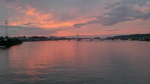 Colorful Sunset Sky Reflecting on the Han River in Seoul Vídeos de archivo 330175293