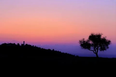 Colorful twilight sky over a distant landscape Foto stock