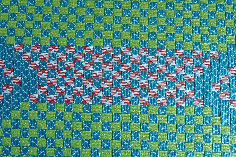 Colorful woven plastic strap pattern texture with geometric design details Stockillustratie