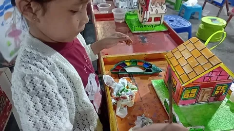 Coloring a 3D styrofoam house Stock Footage 323351824