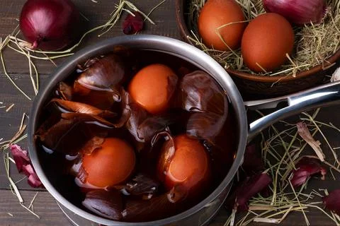 Coloring chicken eggs for Easter with onion peel. Stock Photos