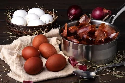 Coloring chicken eggs for Easter with onion peel. Stock Photos