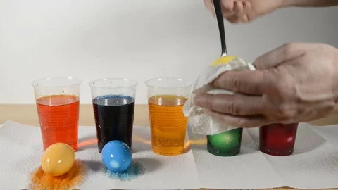 Coloring easter eggs Stock Footage 72715177