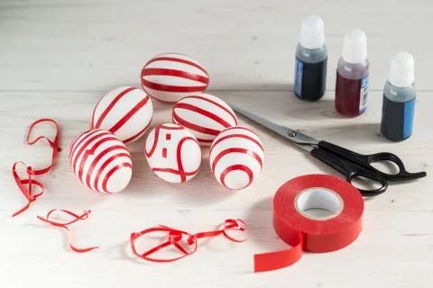 Coloring eggs for the chrestian holiday of Easter using adhesive tape. Eggs,  Foto stock