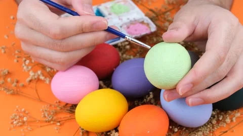 Coloring eggs colorful Video stock 238906275