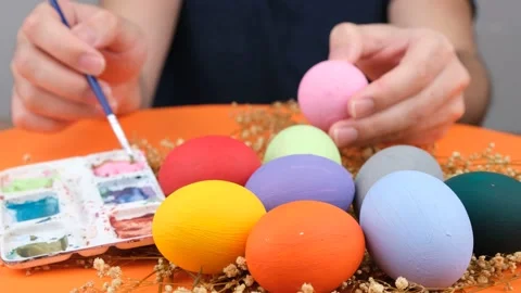 Coloring eggs colorful 스톡 동영상 238935650