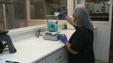 Coloring into water container Видео 812102