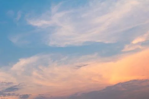 Colors and patterns of the clouds in the sky. Fotos Stock