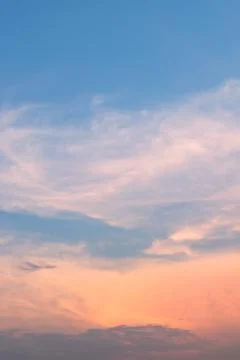 Colors and patterns of the clouds in the sky. Fotos Stock