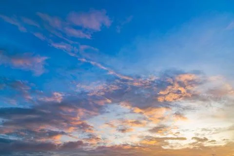 Colors and patterns of the clouds in the sky. 库存照片