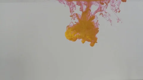 COLORS IN WATER - 1 Stockbeeldmateriaal 87981976