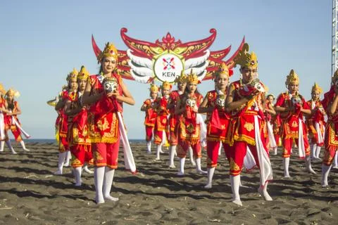 Colossal masked dance performance called Segoro Topeng Kaliwungu Foto stock