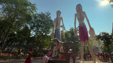 Colossal Pret (Hungry Ghosts) Statues in an Eerie Buddhist Hell Garden 스톡 동영상 335885398