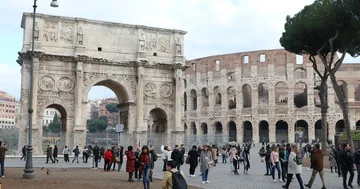 Colosseum and Arch of Constantine Vidéo 85560331