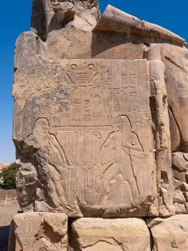 Colossi of memnon statue featuring ancient egyptian hieroglyphs and pharaoh.. 스톡 사진