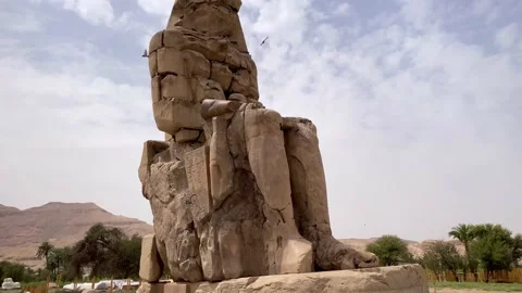 Colossi of memnon vertical video Stock-Footage 195398445