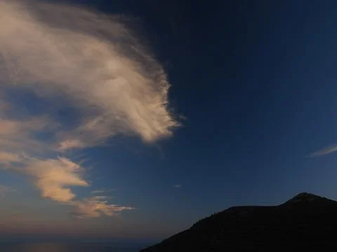 Colour-Changing Cirrus Cloudscape at Dusk over Kea Island, Cyclades, Aegean Sea, Stock-Fotos