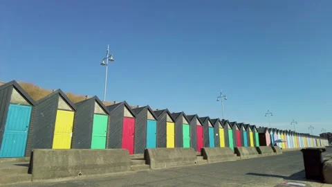 Colourful beach huts Video stock 204146485
