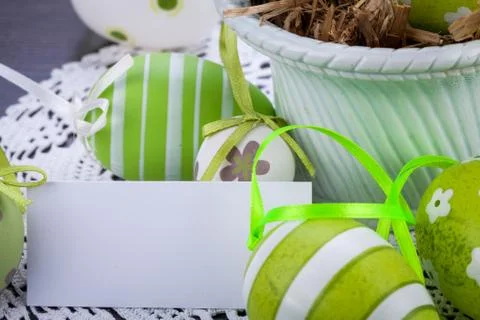 Colourful green Easter eggs in straw Foto stock