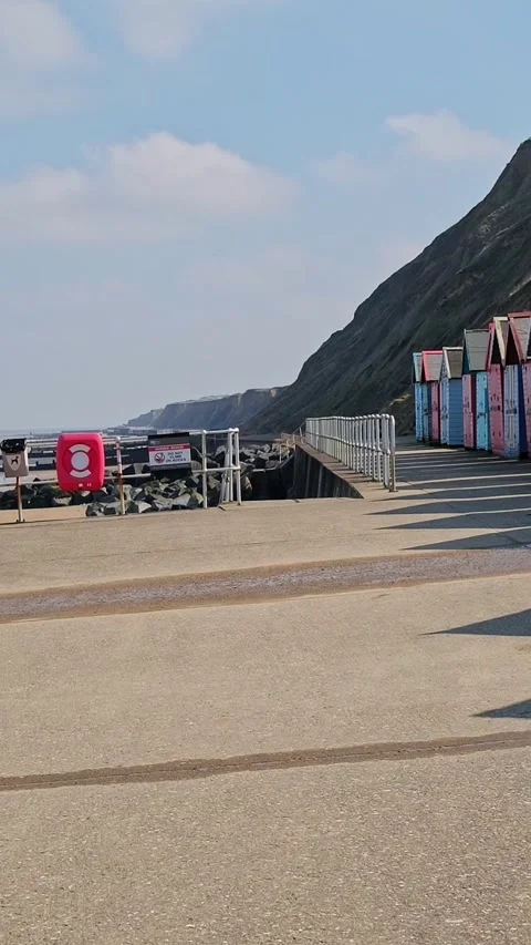 Colourful seaside beach huts Stock-Footage 306318891