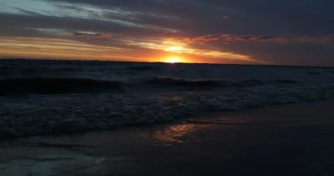Colourful sunset scene at sandy beach. Movement of waves and orange horizon 스톡 동영상 119063001
