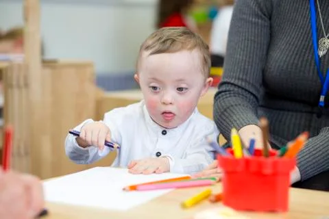 Colouring in at nursery Fotos Stock