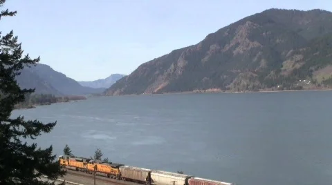 ColumbiaRiverTrain Stock Footage 662066
