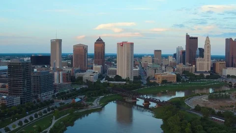 COLUMBUS, AERIAL SKYLINE, PULL BACK FROM WEST Stock Footage 77603549
