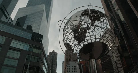 Columbus Globe Statue, NYC - Pan Left - Establishing Shot Video stock 152736618
