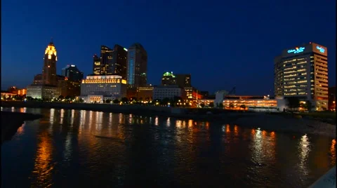 Columbus Ohio night exposure by Scioto River skyline skyscrapers in downtown 스톡 동영상 47341466