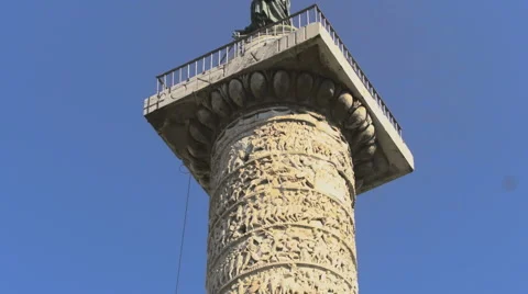 Column of Marcus Aurelius at Square Piazza Colonna in Rome, Italy 库存影片 66986744