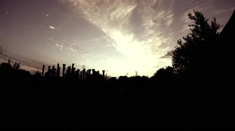 Column silhouette on purple sunset 스톡 동영상 68910465