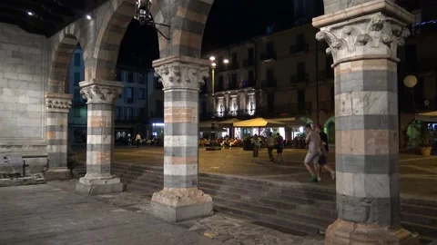 Columns of Broletto, Como, night Vídeo Stock 157238295