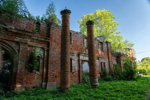 The columns of the destroyed red brick stable. 19th century buildings Stock Photos