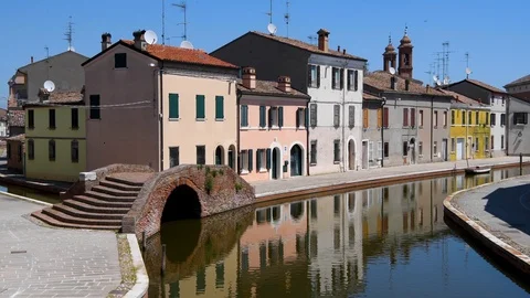 Comacchio, Emilia Romagna, Italy. Canal and coloful houses Видео 109287748