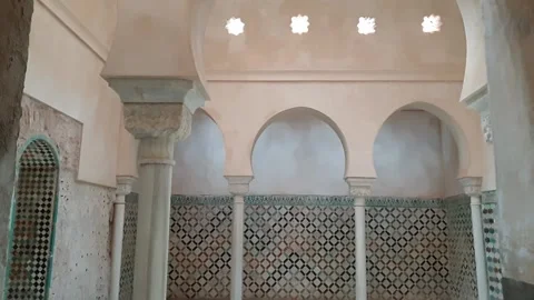 Comares bath central room in Alhambra, Granada, zoom out tilt up Vídeo Stock 276704316