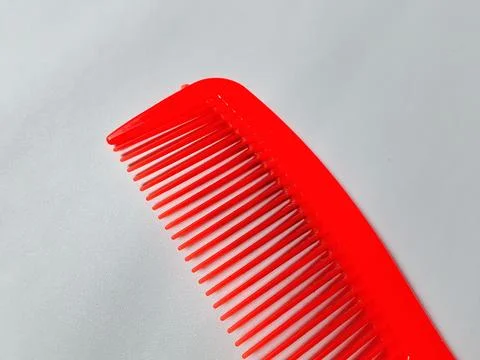 A comb on a white background. Stockfoto's