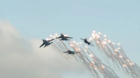 The combat power of Russia. Four fighters fire thermal missiles, and one plane Stock Footage 170828853
