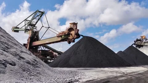 Combi Machine discharging Coal in the Port of Rotterdam. Stock Footage 199961888
