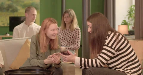 Combination non-verbal elements gestures facial expressions use smartphone Vídeos de archivo 248099014