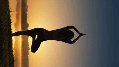 A combination of the tranquility of nature and yogic asanas for healthy life Video stock 252642008